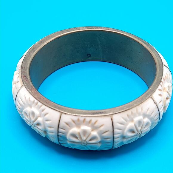 Vintage Carved Celluloid Wide Bangle Bracelet, Brass Inside, 8 Inches - Picture 10 of 10